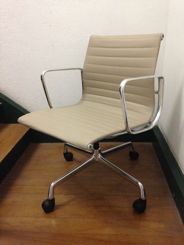 cadeira esteira bege.jpg