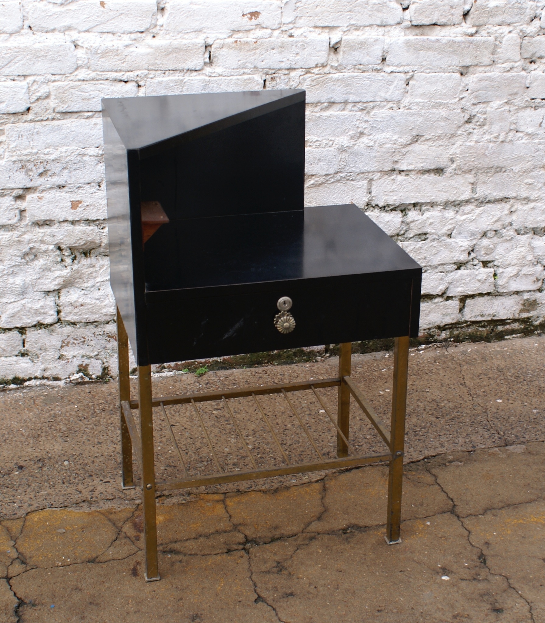 mesa antiga de telefone_0,45x0,35x0,29.JPG