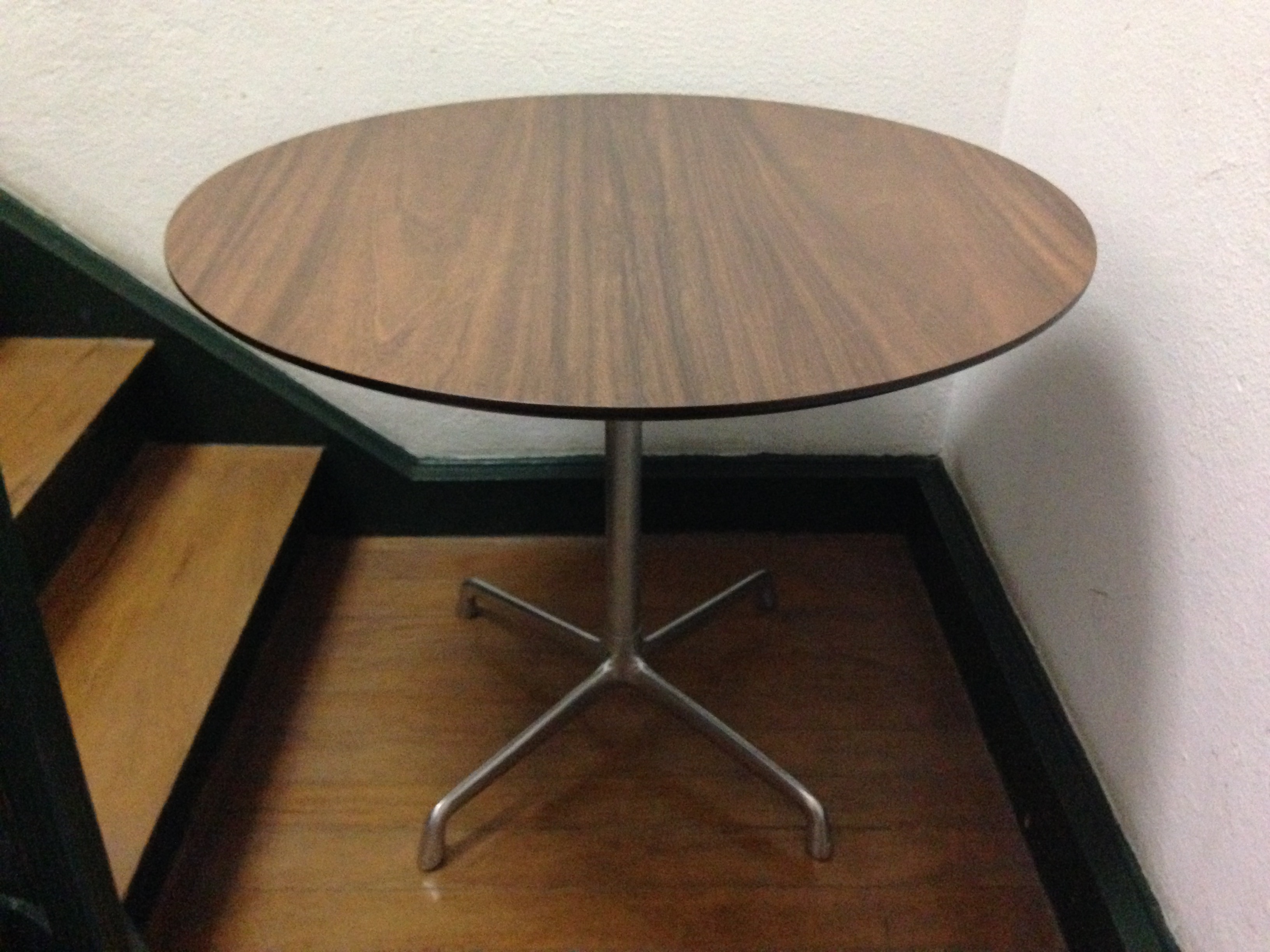 mesa universal embuia 0,90.JPG