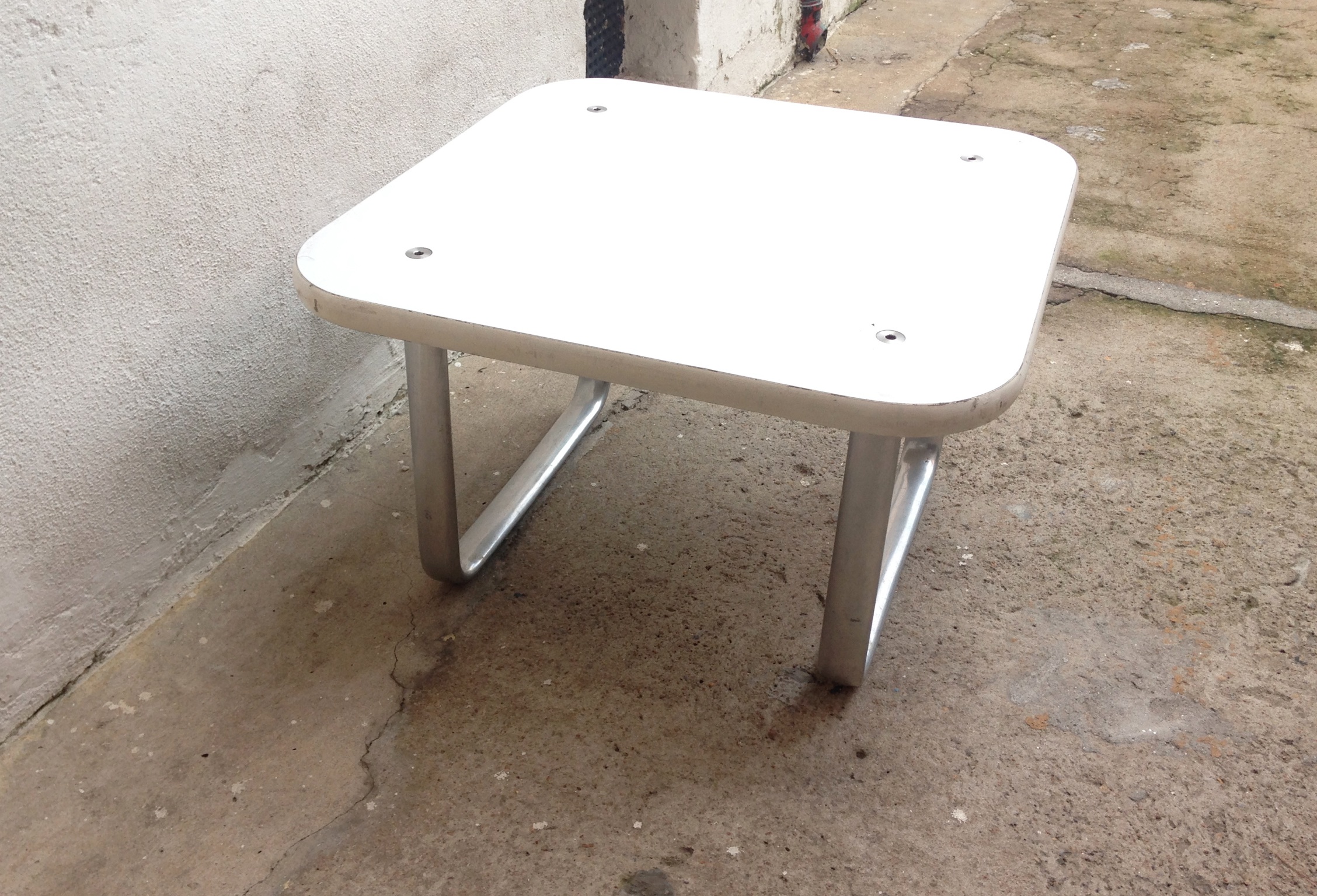 mesa lateral M&H 0,64x0,64x0,40.JPG